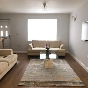 Cozy House With Free Parking & Wifi Near Maryland Station Guest house